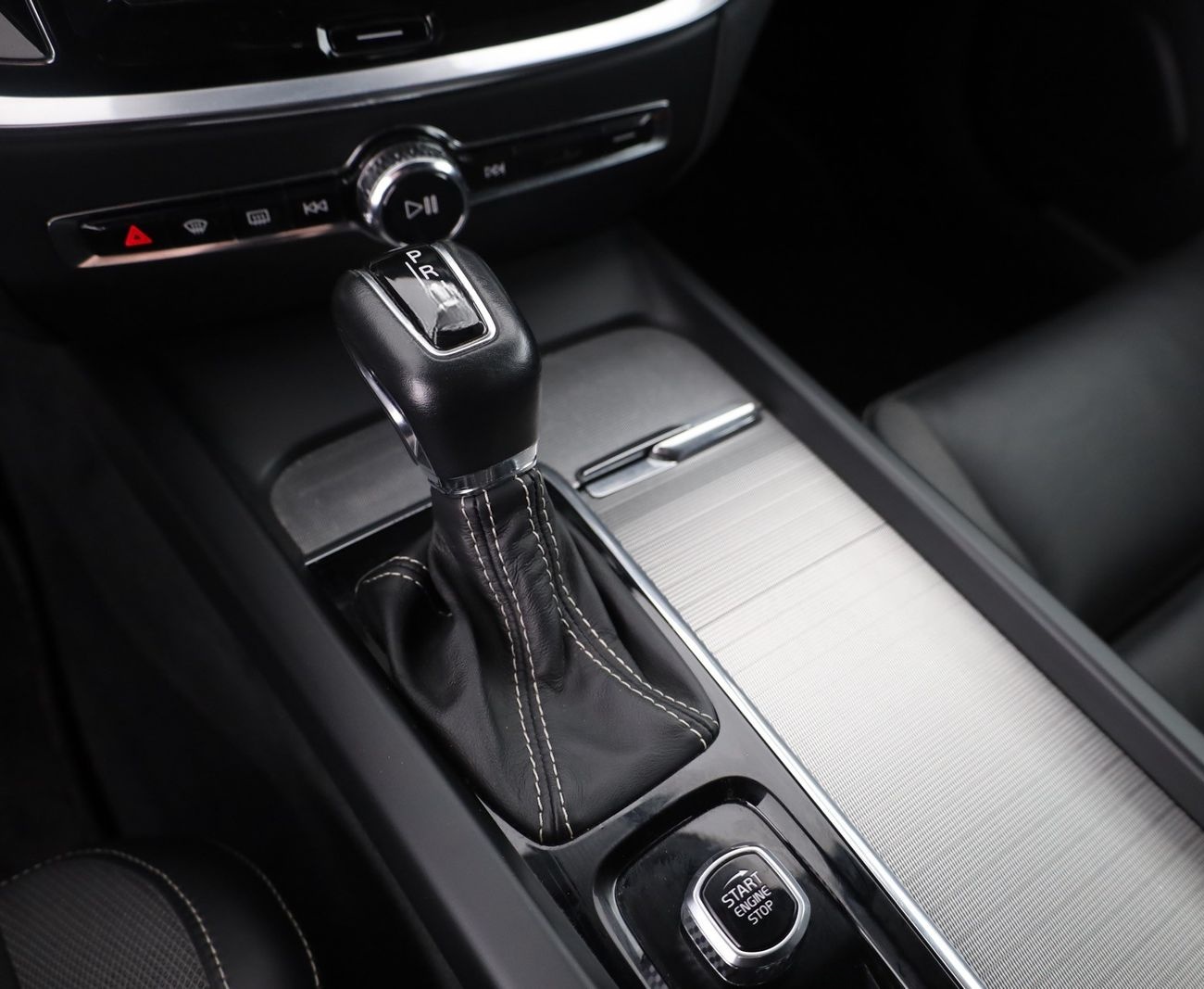 Volvo V60 Kombi 2.0 T5  R-Design LED Navi Sitzheizung foto 12