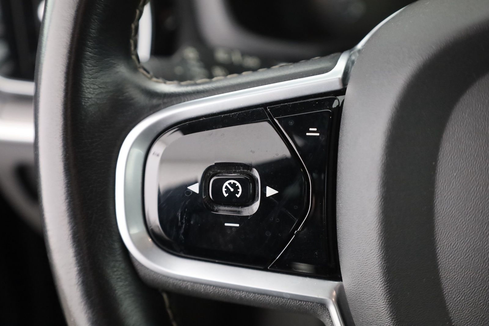 Volvo V60 Kombi 2.0 T5  R-Design LED Navi Sitzheizung foto 14