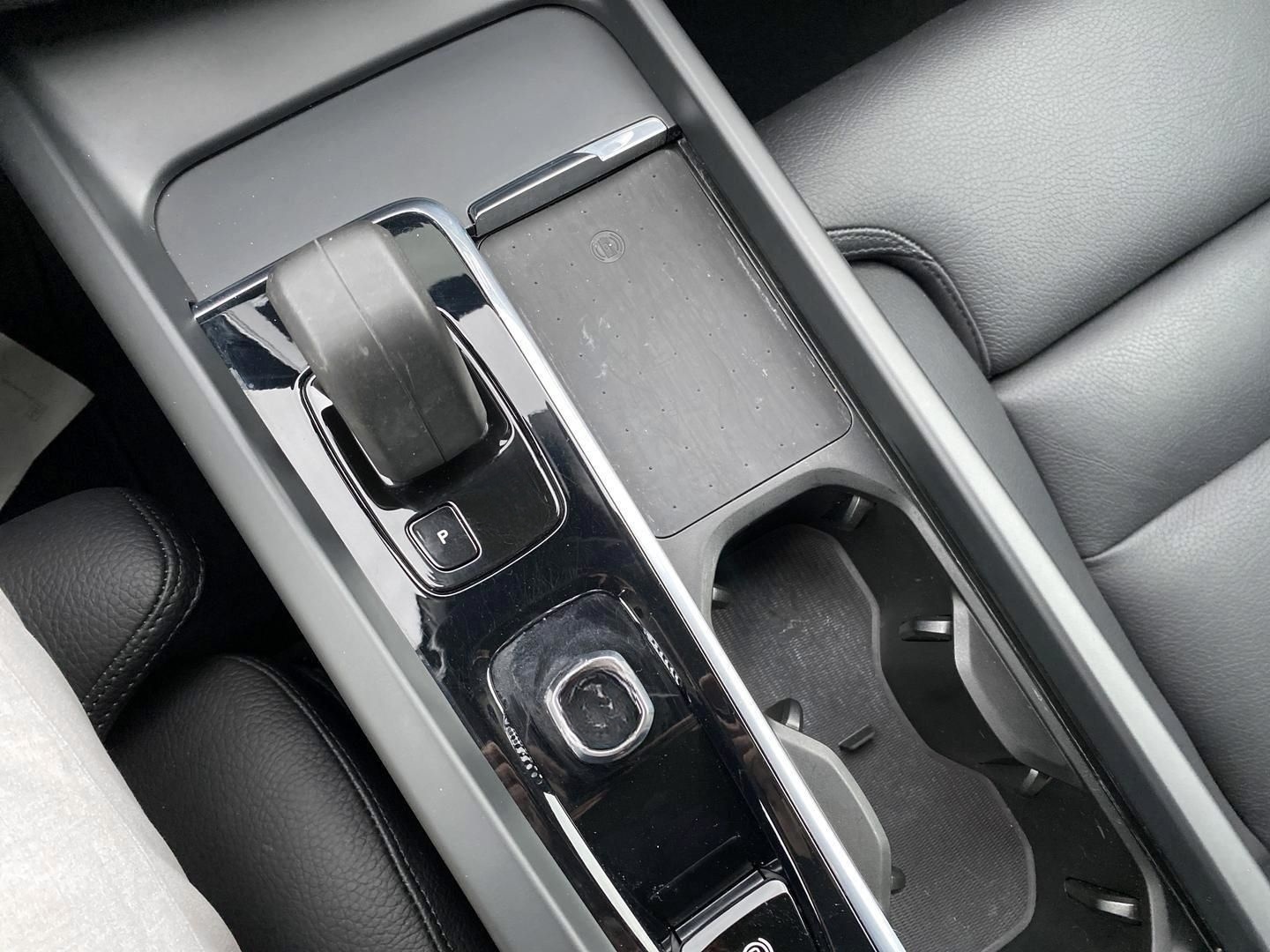 Volvo XC60 AHK Digitales Cockpit Soundsystem LED Kurve foto 13