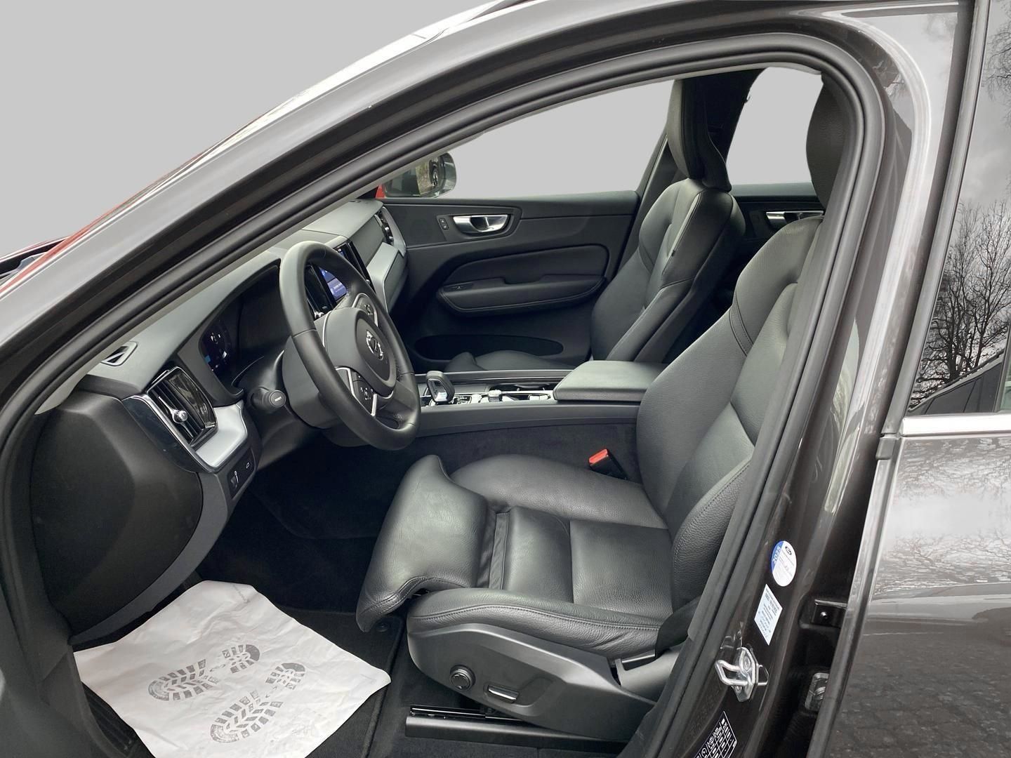 Volvo XC60 AHK Digitales Cockpit Soundsystem LED Kurve foto 9