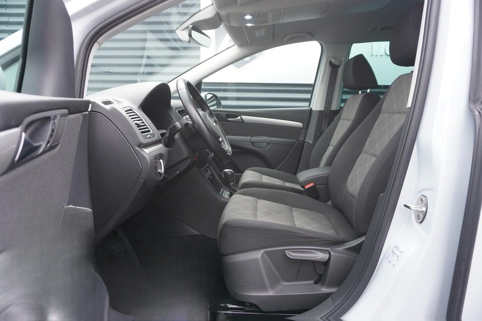 Volkswagen SHARAN 1.4 TSI DSG|7-SITZER|APPLE|NAVI|ACC|AHK foto 12