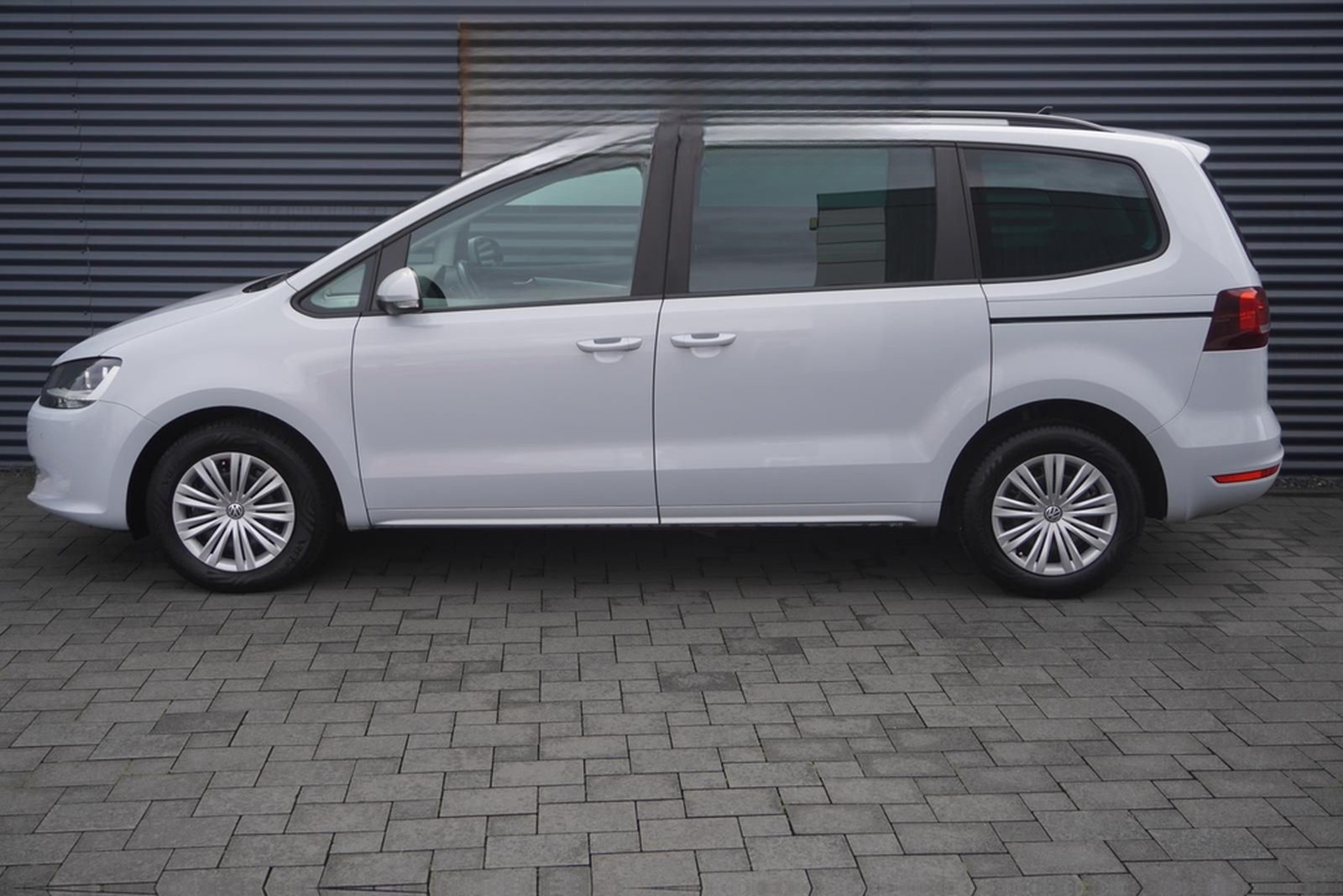 Volkswagen SHARAN 1.4 TSI DSG|7-SITZER|APPLE|NAVI|ACC|AHK foto 4