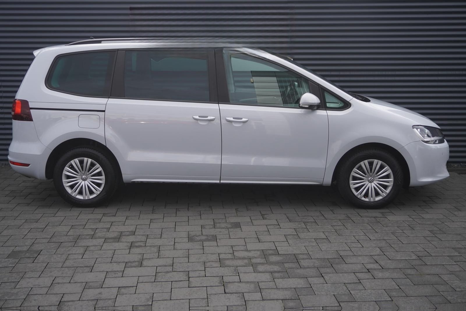 Volkswagen SHARAN 1.4 TSI DSG|7-SITZER|APPLE|NAVI|ACC|AHK foto 5