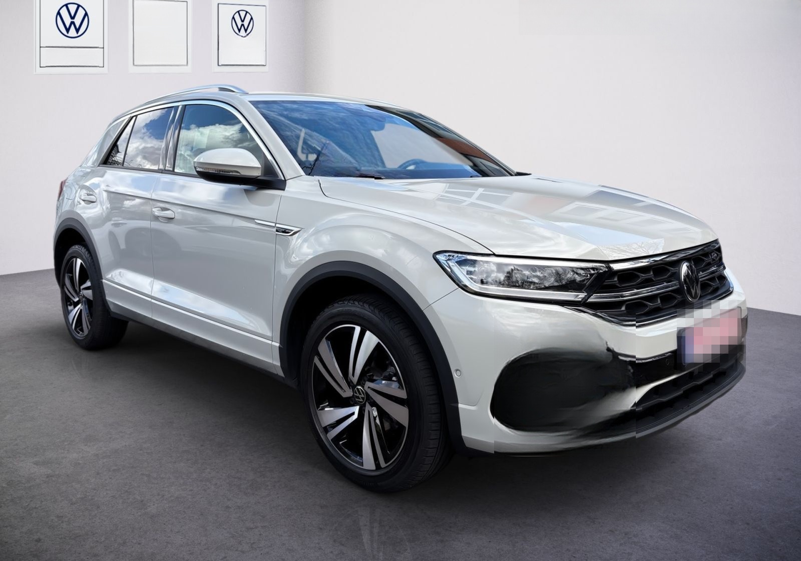 Volkswagen T-Roc R-Line 1,5 l TSI DSG_Easy Open_AssistP_LED foto 2