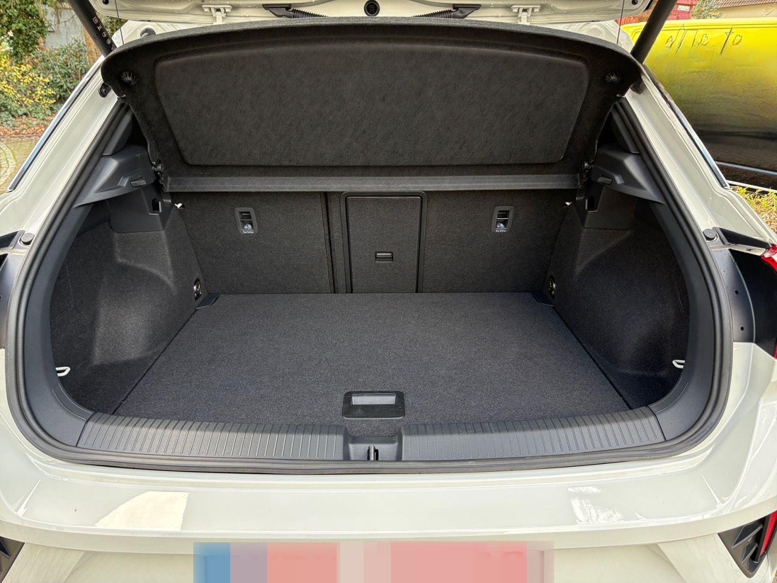 Volkswagen T-Roc R-Line 1,5 l TSI DSG_Easy Open_AssistP_LED foto 12