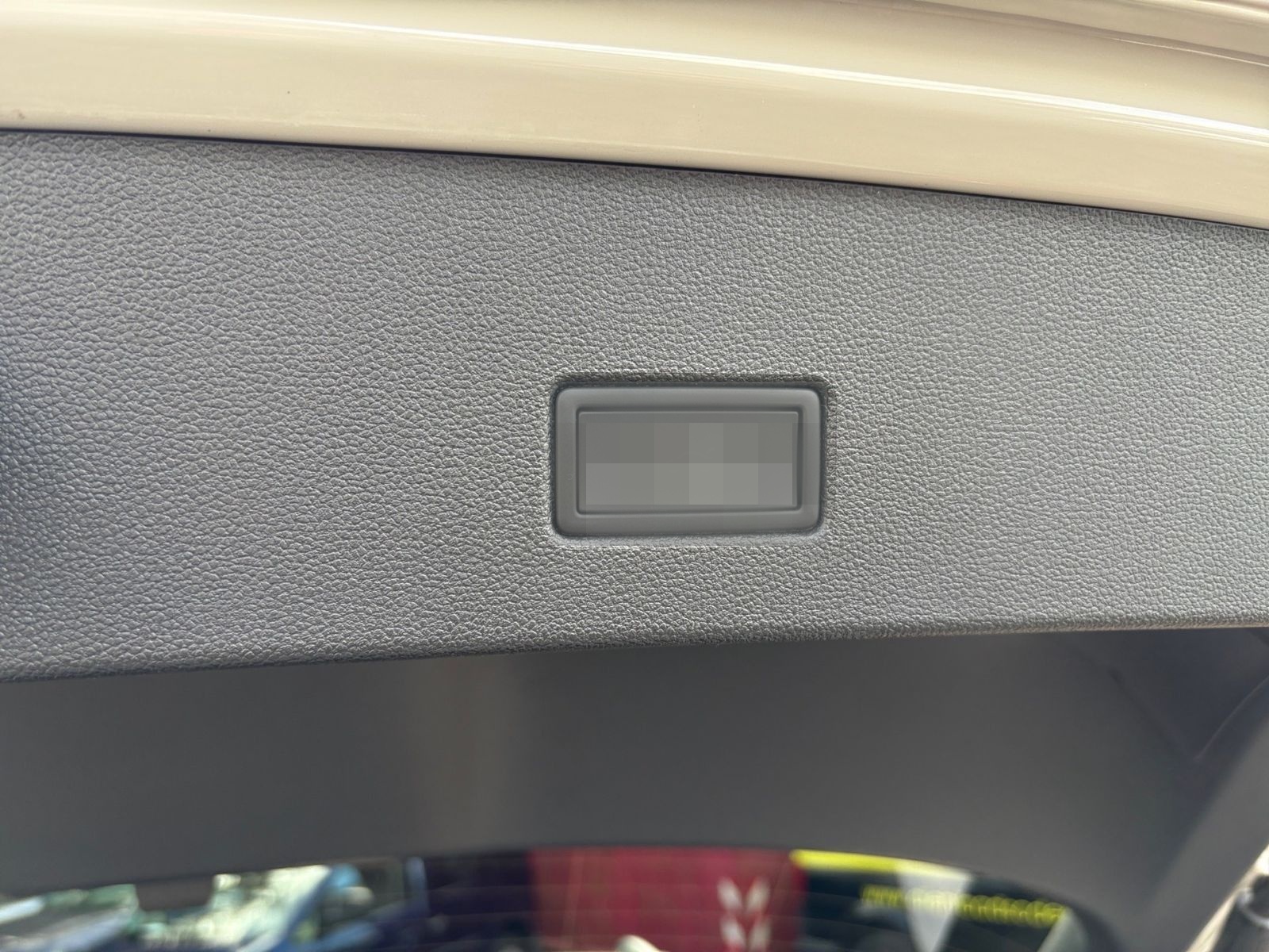 Volkswagen T-Roc R-Line 1,5 l TSI DSG_Easy Open_AssistP_LED foto 13