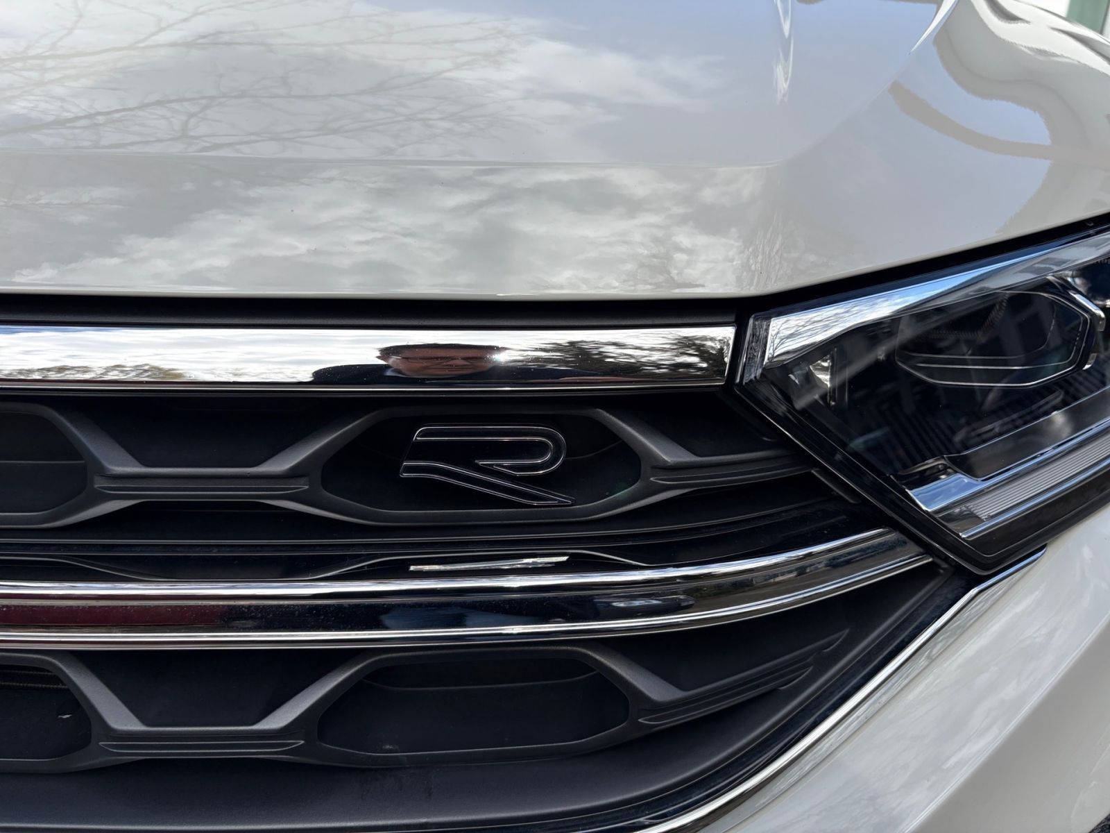 Volkswagen T-Roc R-Line 1,5 l TSI DSG_Easy Open_AssistP_LED foto 18