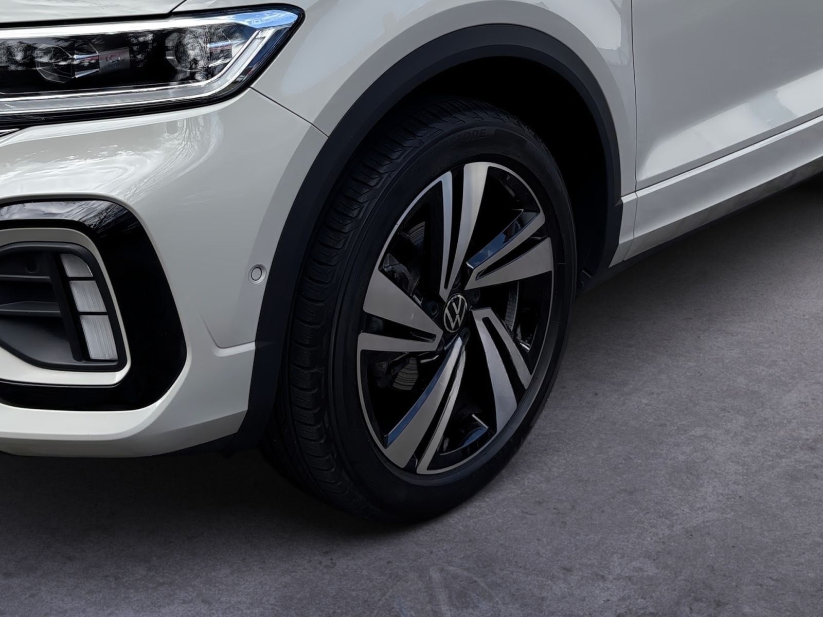 Volkswagen T-Roc R-Line 1,5 l TSI DSG_Easy Open_AssistP_LED foto 6