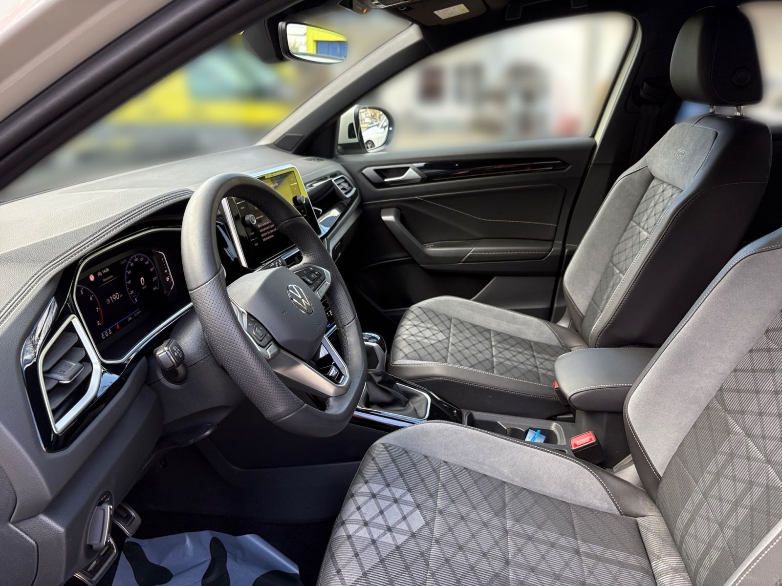 Volkswagen T-Roc R-Line 1,5 l TSI DSG_Easy Open_AssistP_LED foto 7