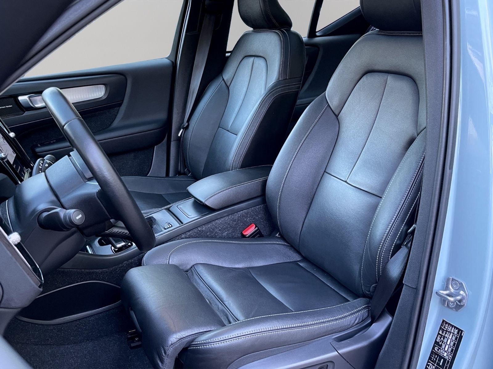 Volvo XC40 2,0 AUTOM. AWD 4x4 PANORAMA LEDER GARANTIE foto 11