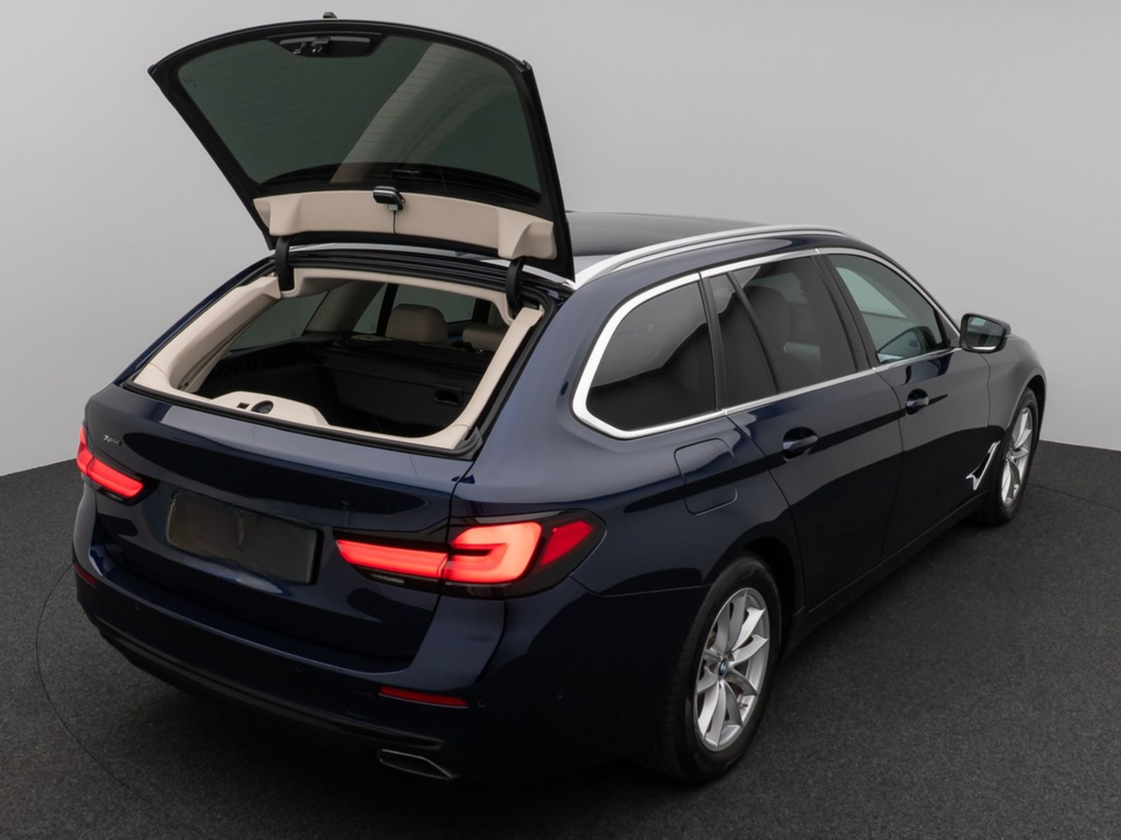 BMW 530d xD Panoram Kamera HUD DAB HiFi SoftCl Sport foto 13