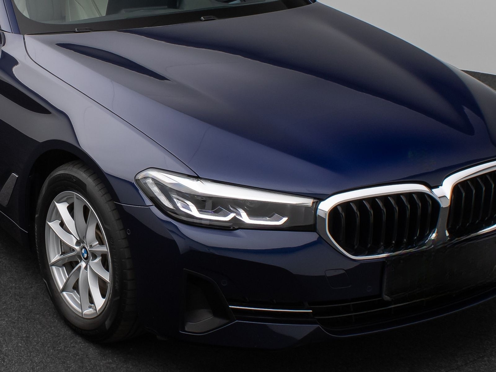 BMW 530d xD Panoram Kamera HUD DAB HiFi SoftCl Sport foto 16