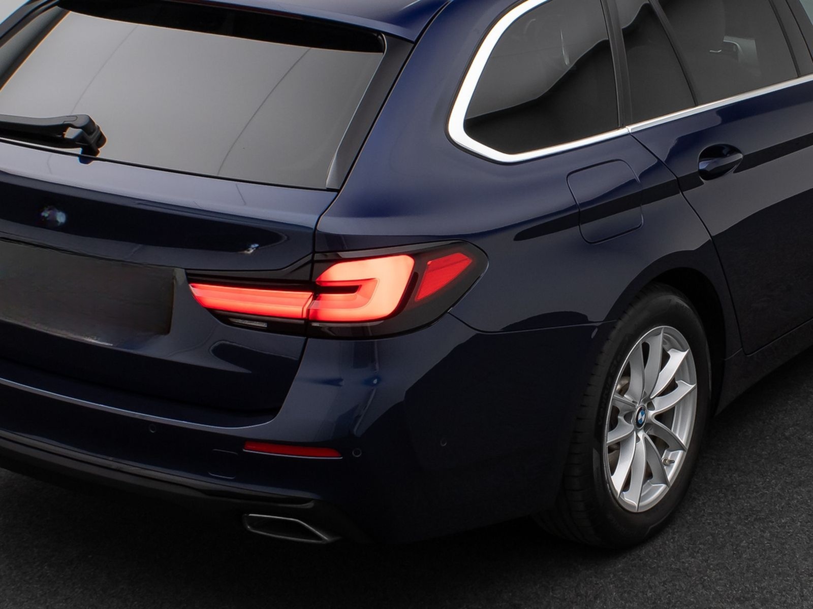 BMW 530d xD Panoram Kamera HUD DAB HiFi SoftCl Sport foto 17