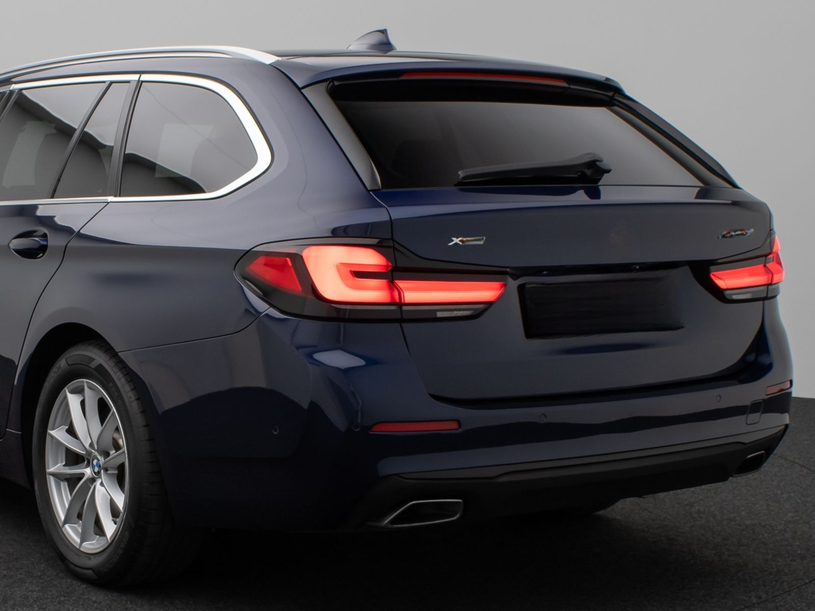 BMW 530d xD Panoram Kamera HUD DAB HiFi SoftCl Sport foto 18