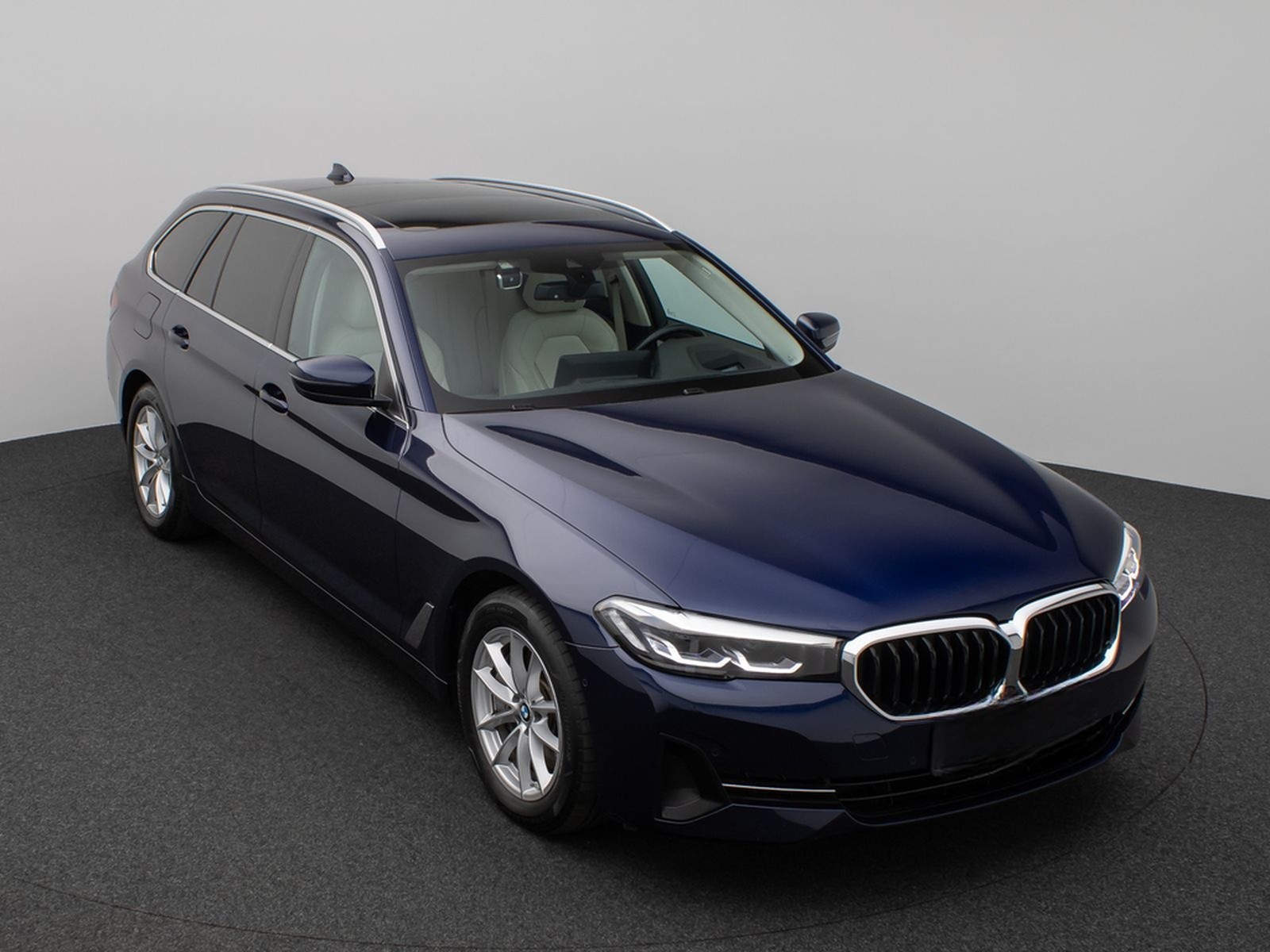BMW 530d xD Panoram Kamera HUD DAB HiFi SoftCl Sport foto 3