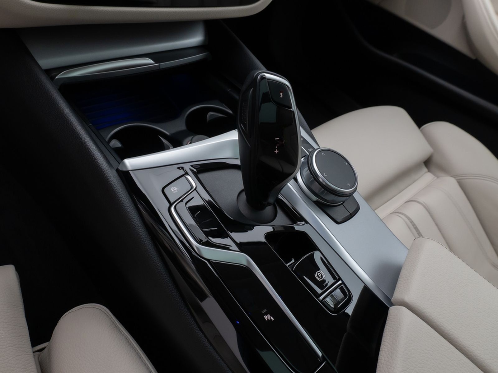 BMW 530d xD Panoram Kamera HUD DAB HiFi SoftCl Sport foto 23