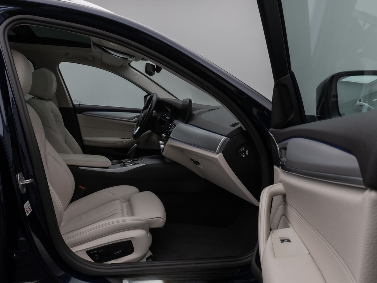 BMW 530d xD Panoram Kamera HUD DAB HiFi SoftCl Sport foto 25