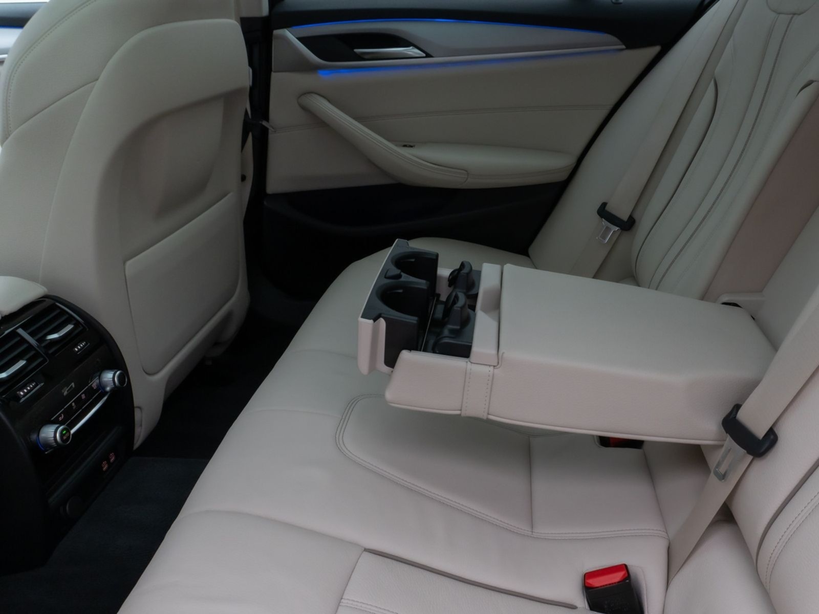 BMW 530d xD Panoram Kamera HUD DAB HiFi SoftCl Sport foto 29