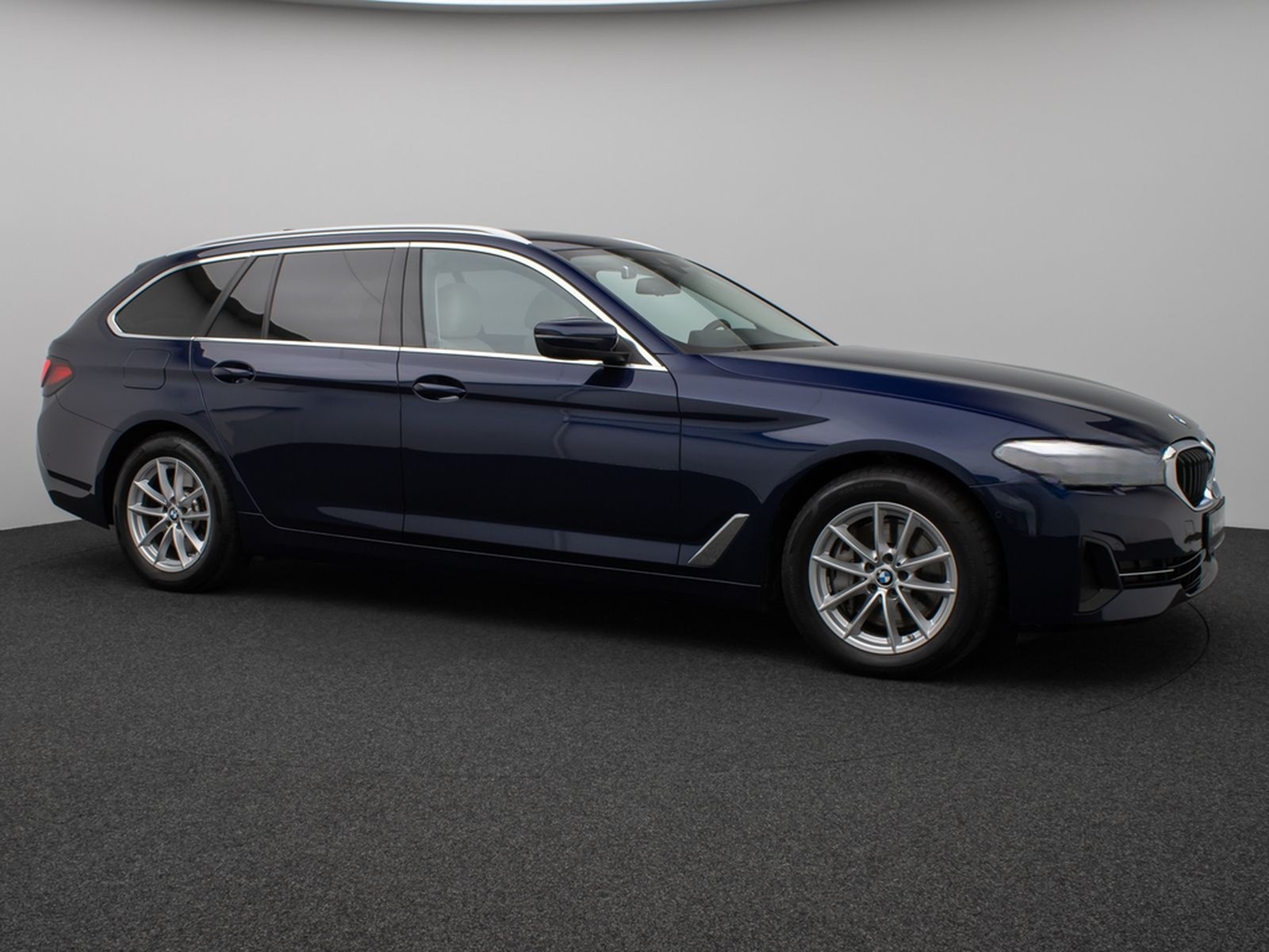 BMW 530d xD Panoram Kamera HUD DAB HiFi SoftCl Sport foto 4