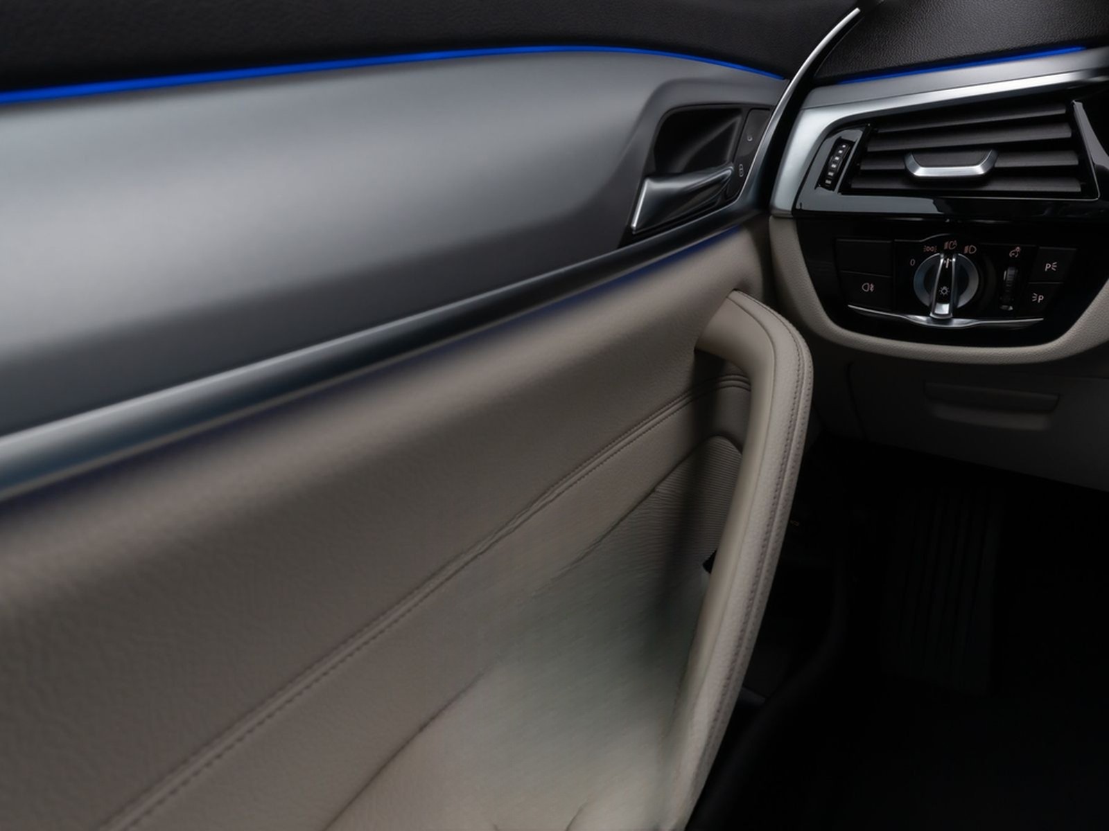 BMW 530d xD Panoram Kamera HUD DAB HiFi SoftCl Sport foto 37