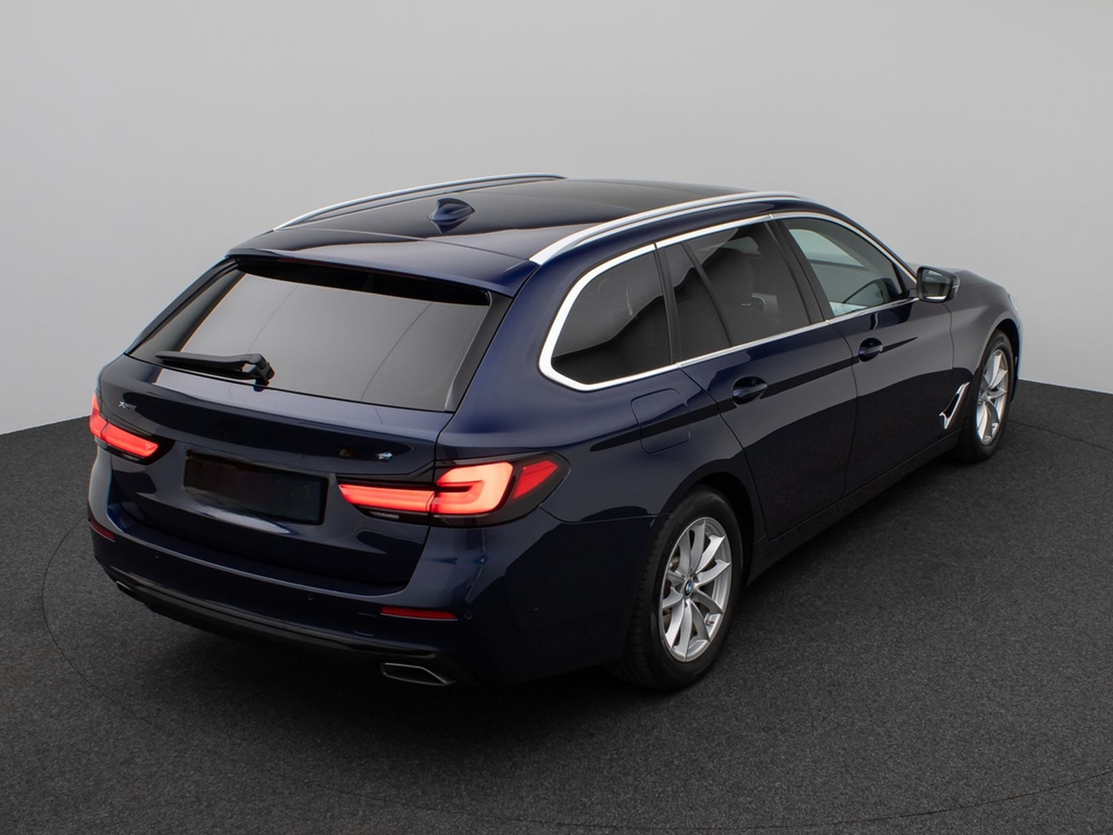 BMW 530d xD Panoram Kamera HUD DAB HiFi SoftCl Sport foto 7