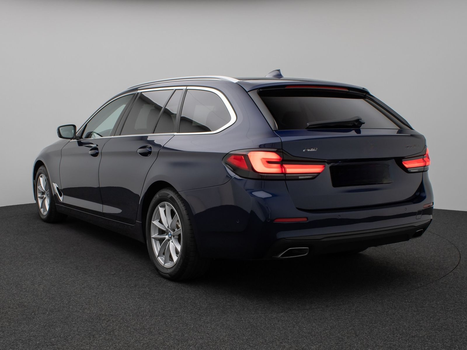 BMW 530d xD Panoram Kamera HUD DAB HiFi SoftCl Sport foto 9
