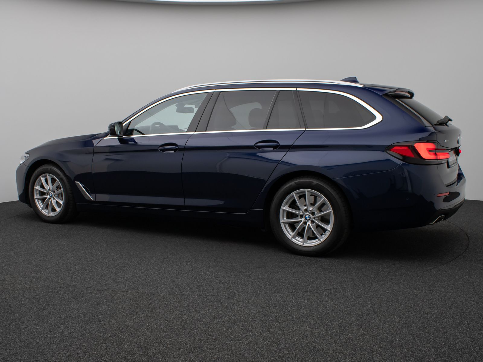 BMW 530d xD Panoram Kamera HUD DAB HiFi SoftCl Sport foto 10