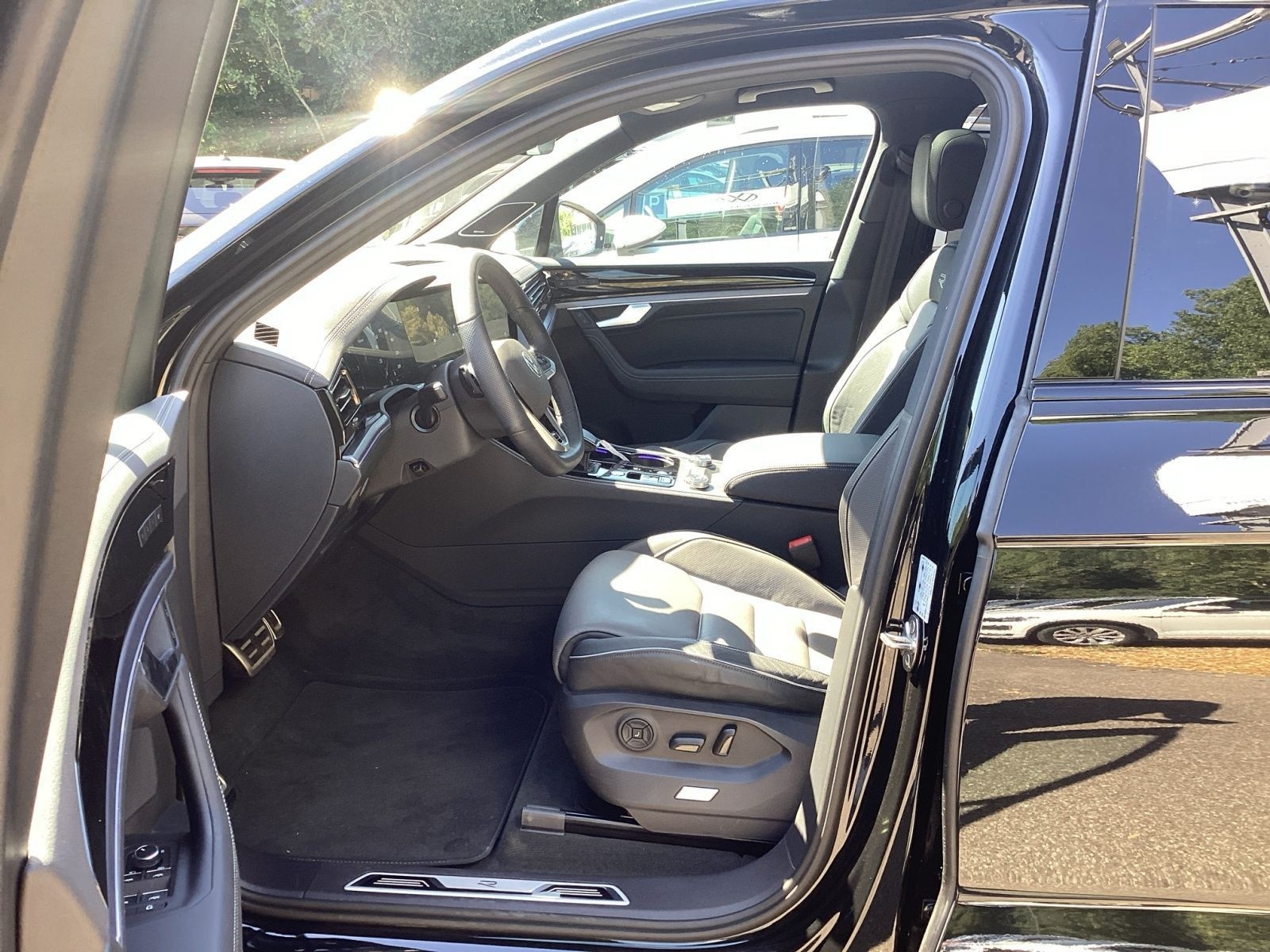 Volkswagen Touareg 3.0TDI R-Line Black Pano AHK Standh.Navi foto 7