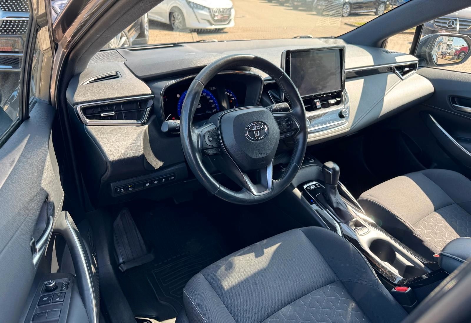 Toyota Corolla Touring Sports Hybrid Business Edition foto 12