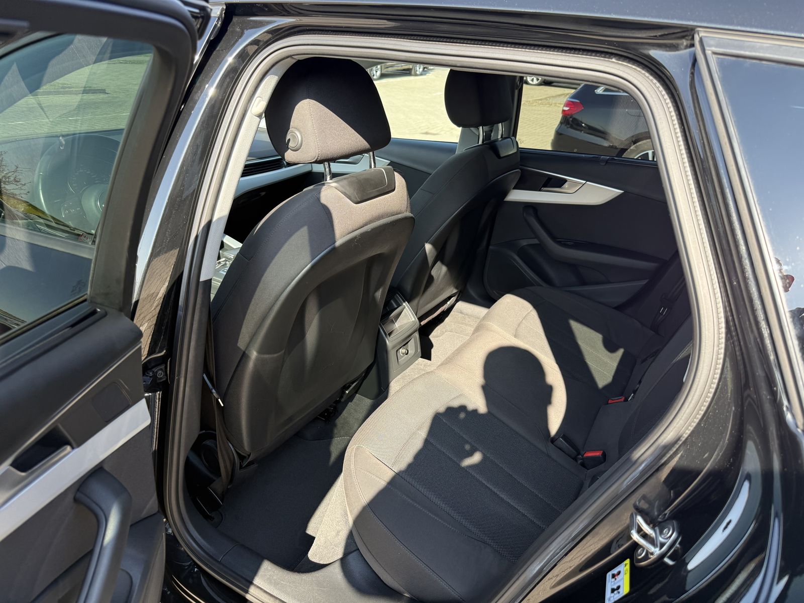Audi A4 35 TFSI S-Tronic,Sitzheizung,Kessy,Navi,3,99% foto 18