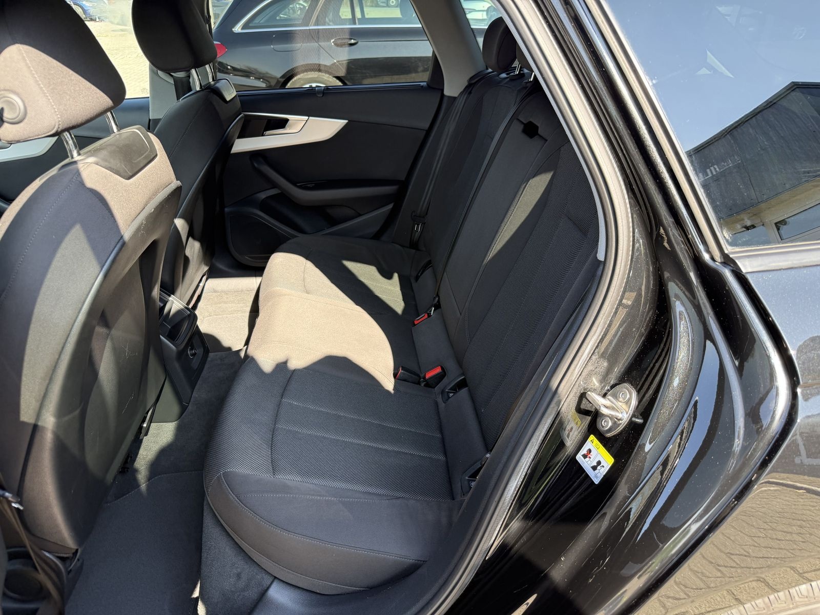 Audi A4 35 TFSI S-Tronic,Sitzheizung,Kessy,Navi,3,99% foto 20
