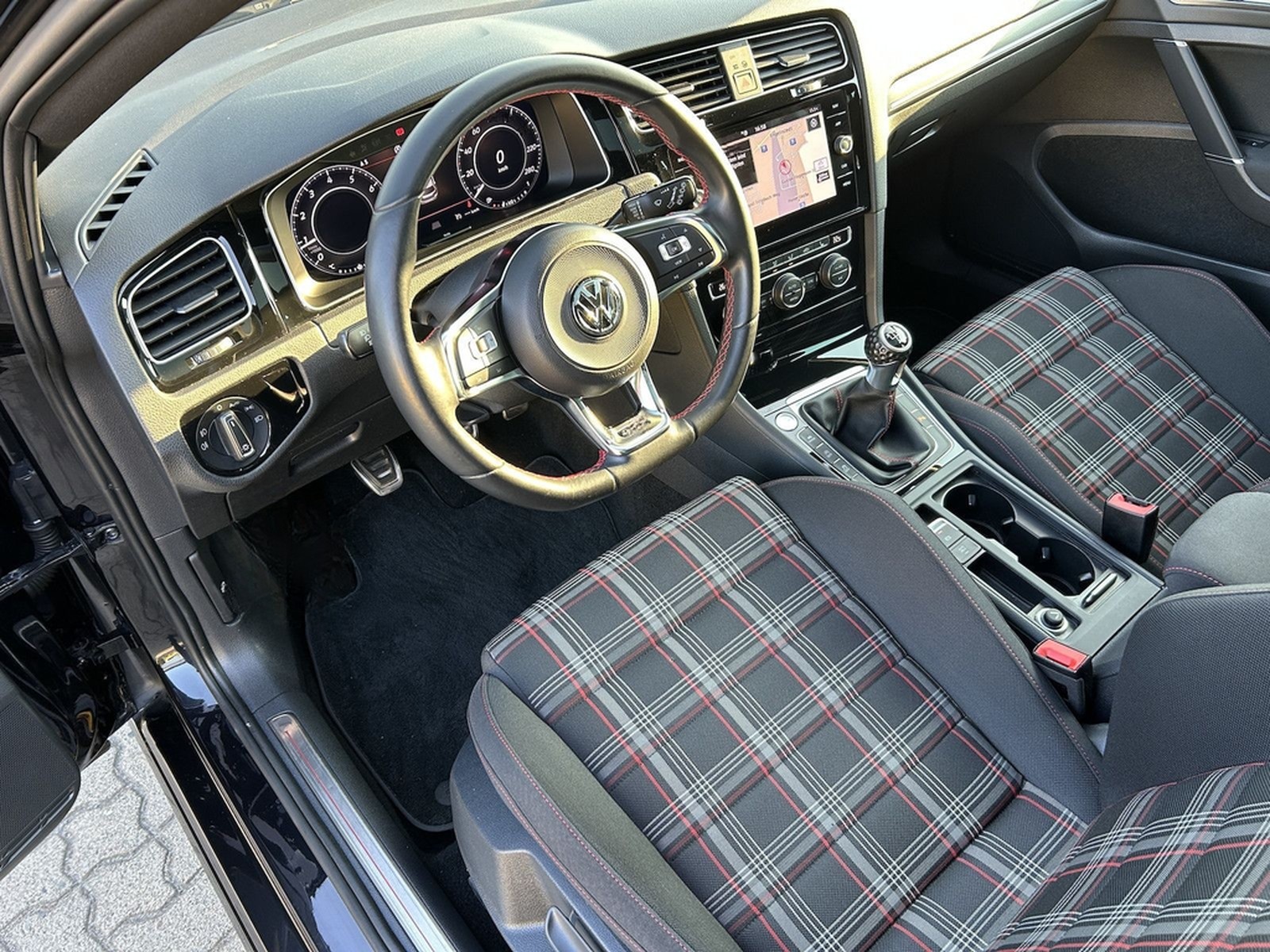Volkswagen Golf GTI VII 2.0 TSI Performance*LED*DYNAUDIO* foto 11