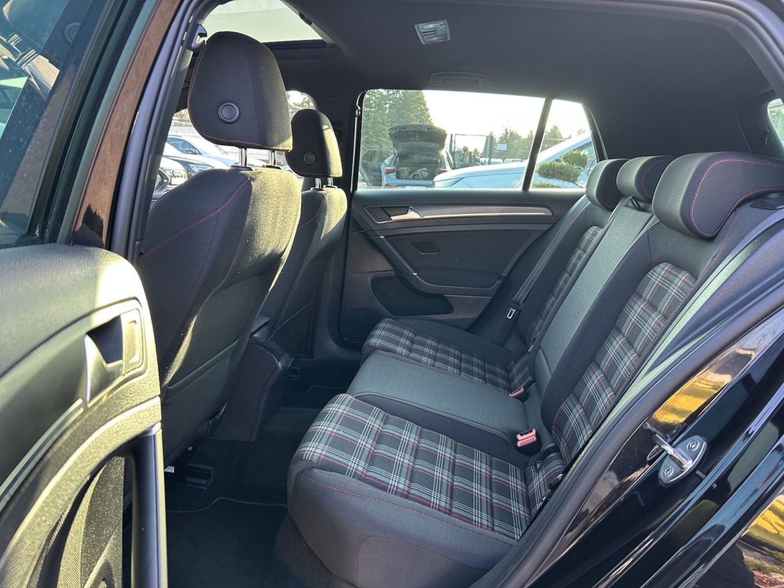 Volkswagen Golf GTI VII 2.0 TSI Performance*LED*DYNAUDIO* foto 12