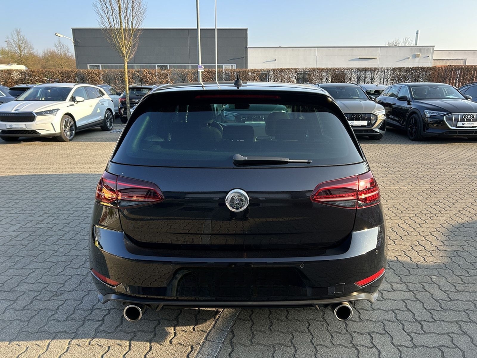 Volkswagen Golf GTI VII 2.0 TSI Performance*LED*DYNAUDIO* foto 17