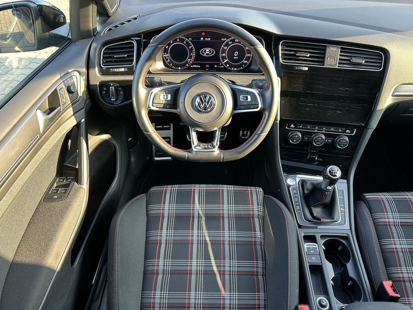 Volkswagen Golf GTI VII 2.0 TSI Performance*LED*DYNAUDIO* foto 20