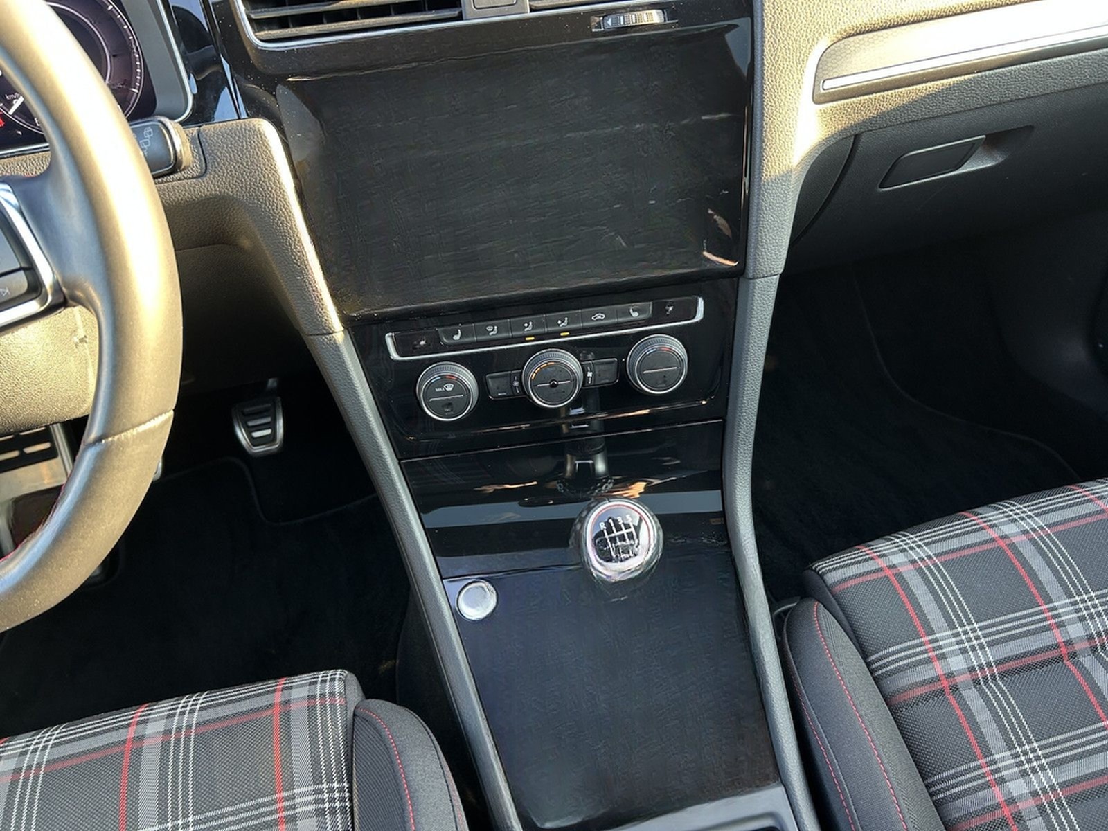 Volkswagen Golf GTI VII 2.0 TSI Performance*LED*DYNAUDIO* foto 21