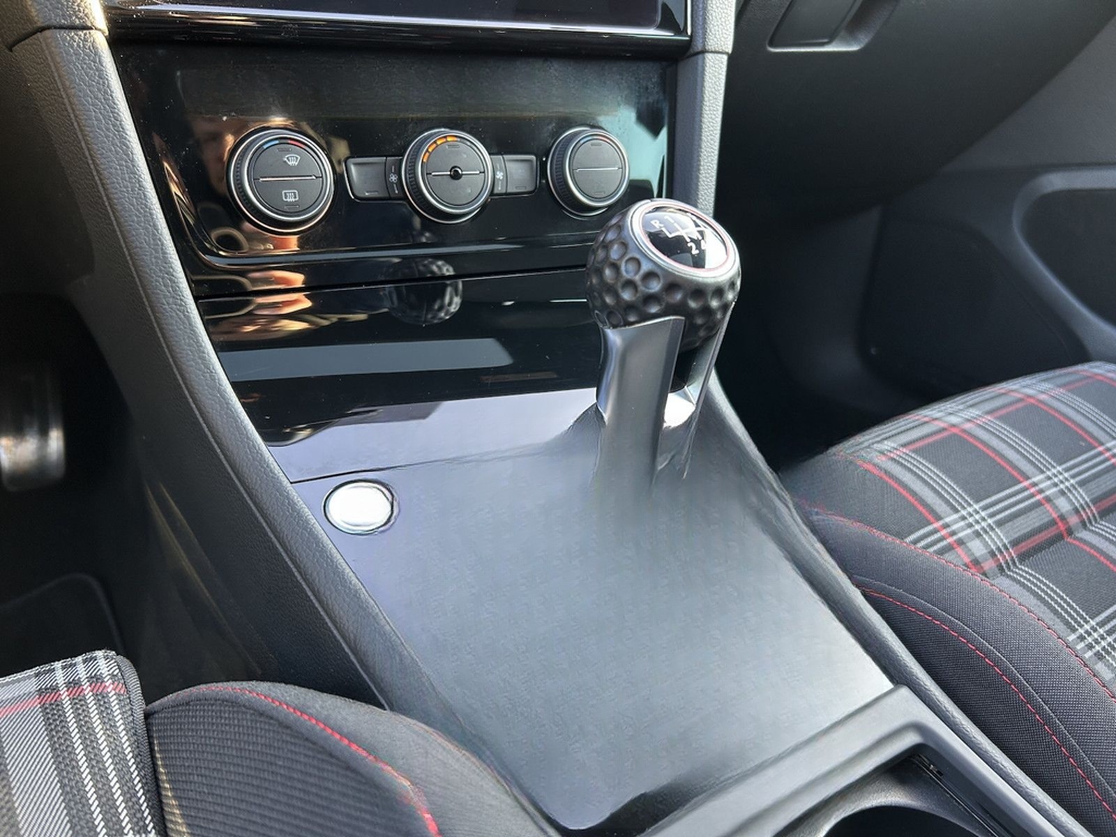 Volkswagen Golf GTI VII 2.0 TSI Performance*LED*DYNAUDIO* foto 22