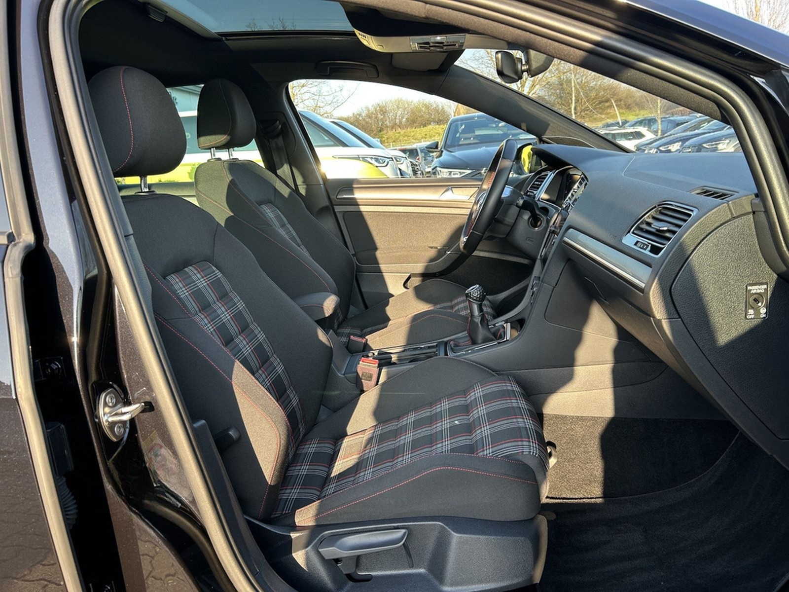 Volkswagen Golf GTI VII 2.0 TSI Performance*LED*DYNAUDIO* foto 26