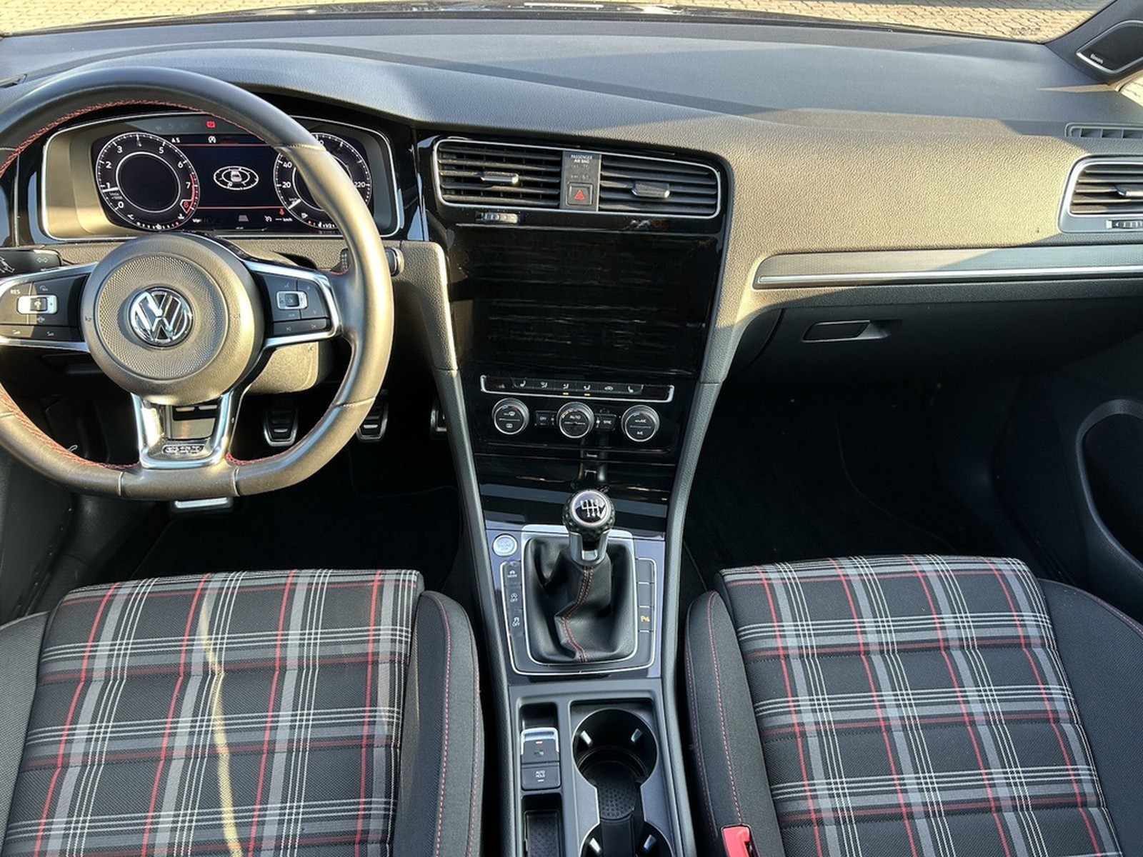 Volkswagen Golf GTI VII 2.0 TSI Performance*LED*DYNAUDIO* foto 10