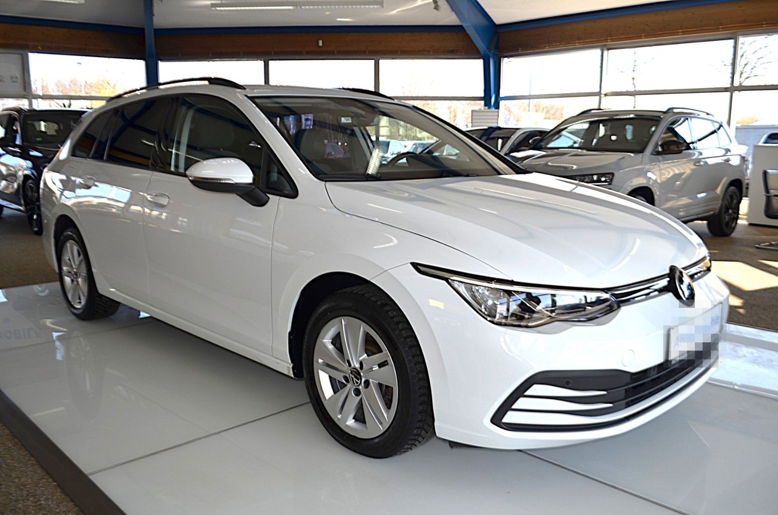 Volkswagen Golf VIII Variant Life AUTOMATIK / XENON / NAVI foto 2