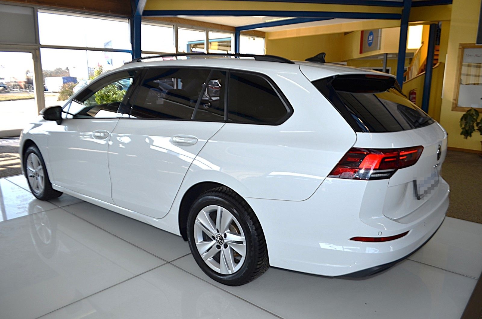 Volkswagen Golf VIII Variant Life AUTOMATIK / XENON / NAVI foto 3