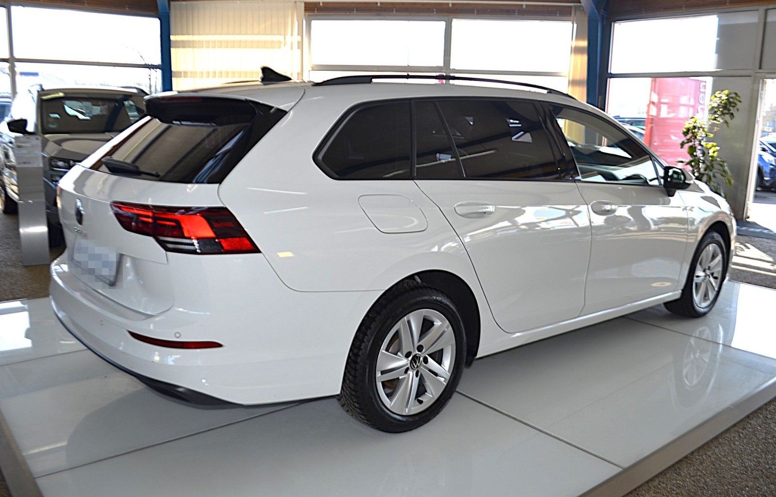 Volkswagen Golf VIII Variant Life AUTOMATIK / XENON / NAVI foto 4