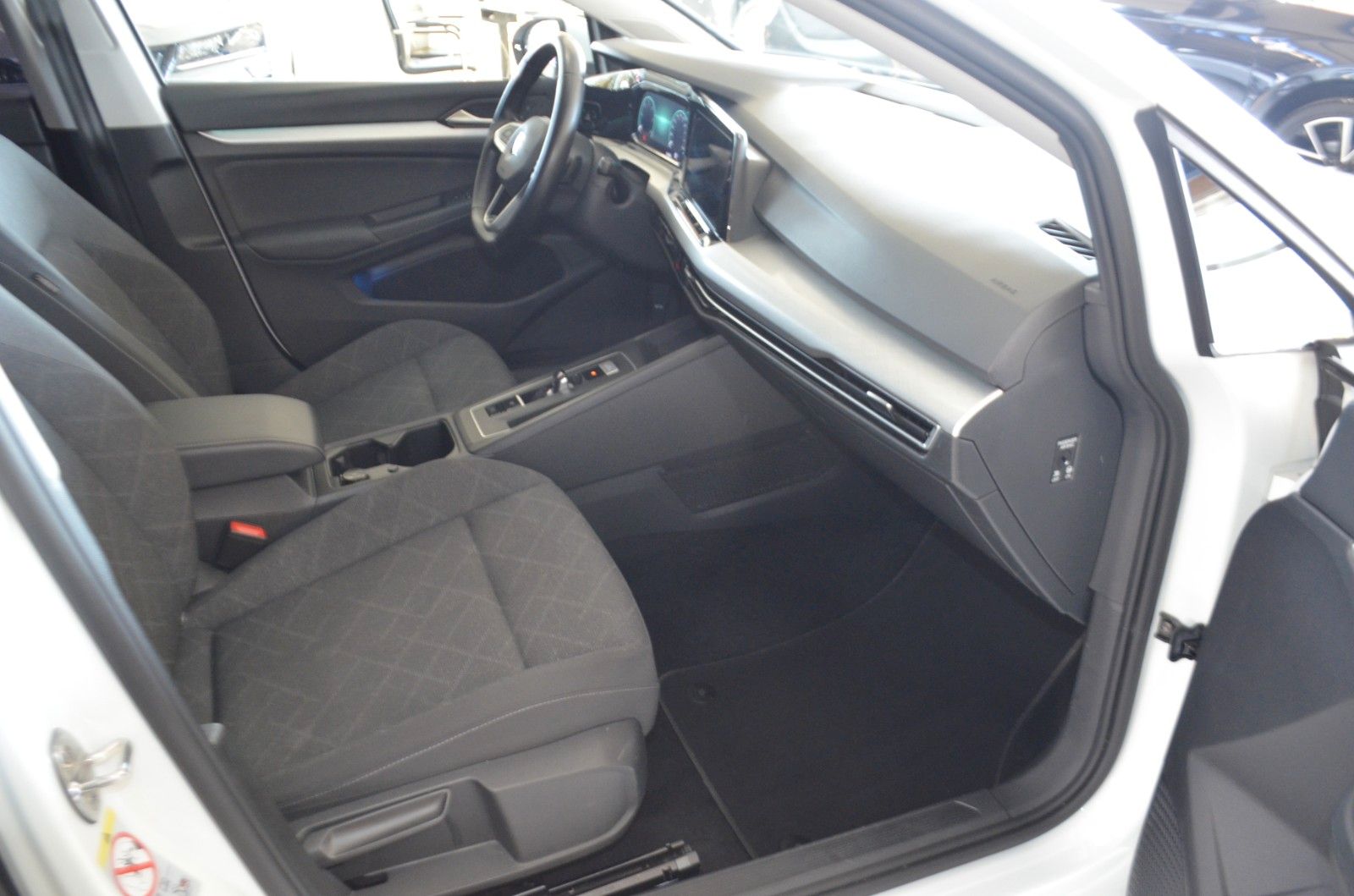 Volkswagen Golf VIII Variant Life AUTOMATIK / XENON / NAVI foto 8