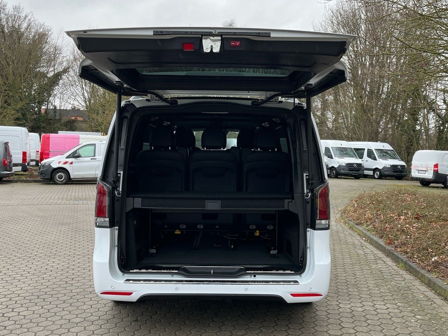 Mercedes-Benz V 300d Avantgarde 4x4 lang AMG AIRMATIC Pano 360 foto 16