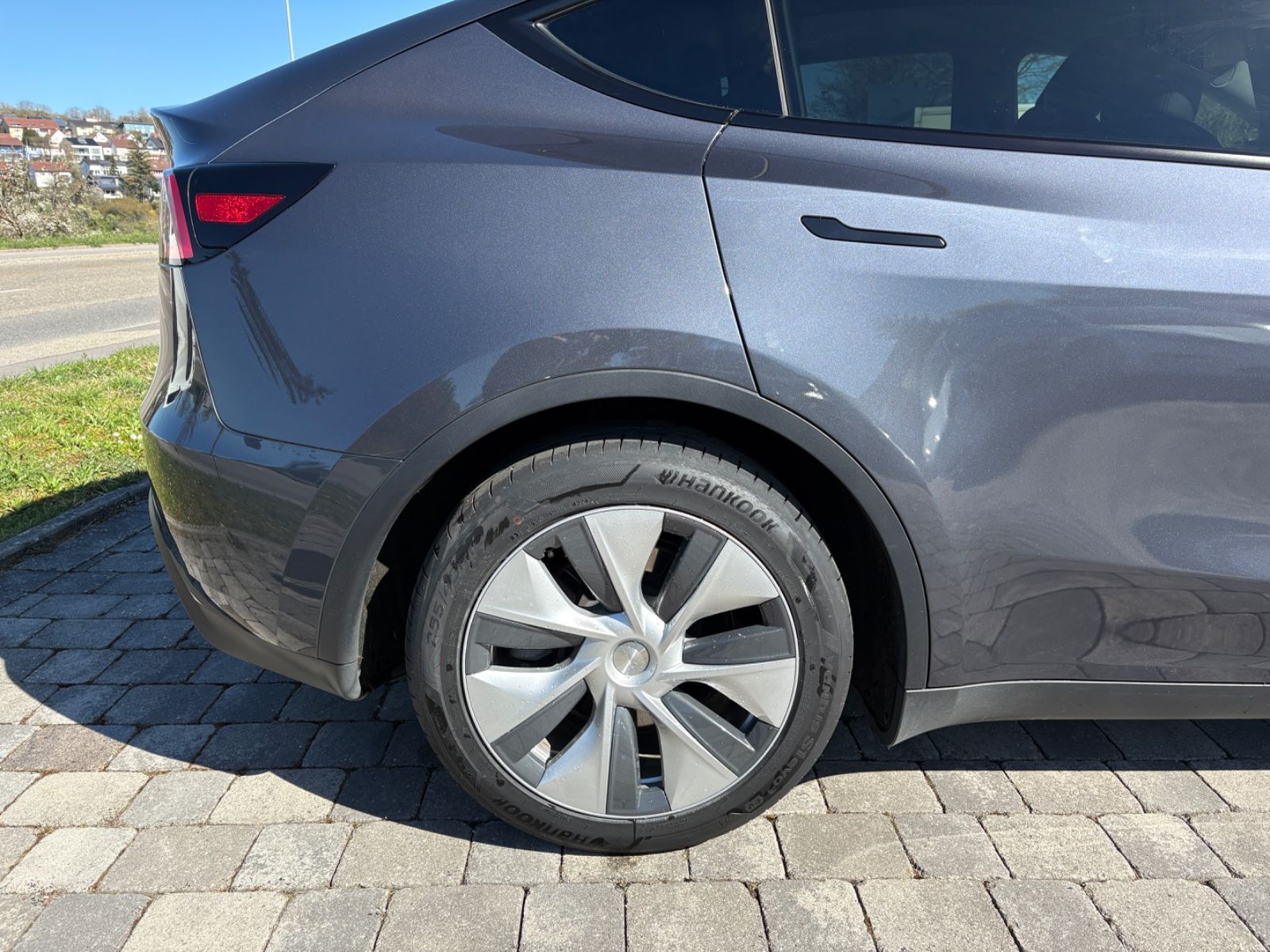 Tesla Model Y Basis RWD foto 11