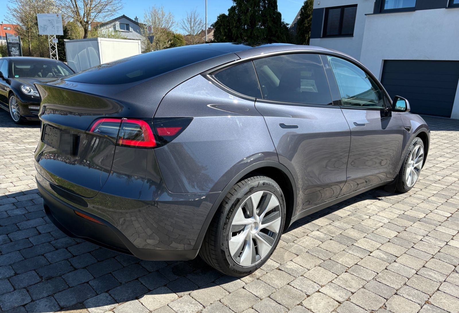 Tesla Model Y Basis RWD foto 3