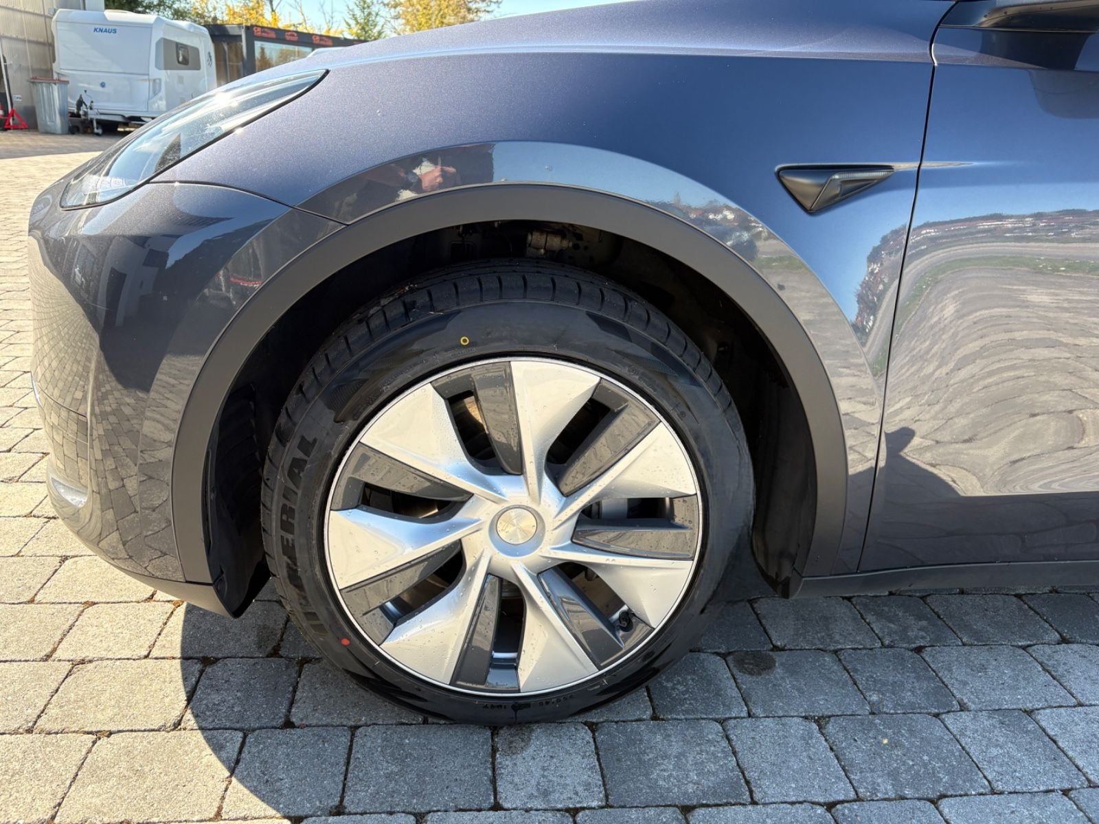 Tesla Model Y Basis RWD foto 9