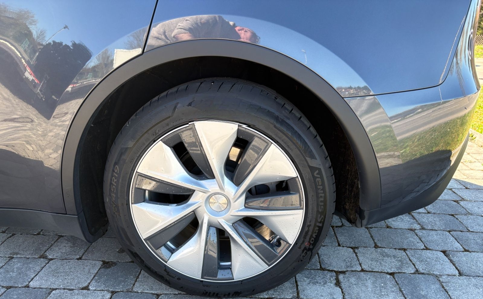 Tesla Model Y Basis RWD foto 10