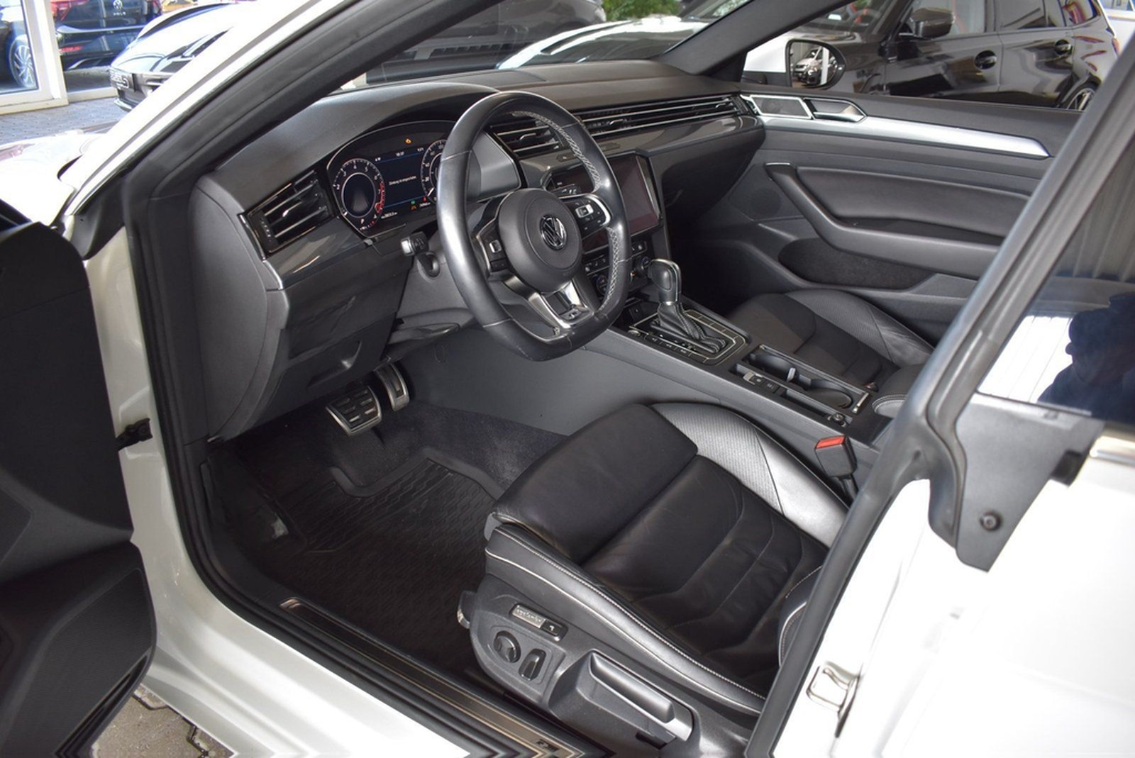 Volkswagen Arteon 2.0 TSI R-Line 4Motion Standhzg Pano foto 11