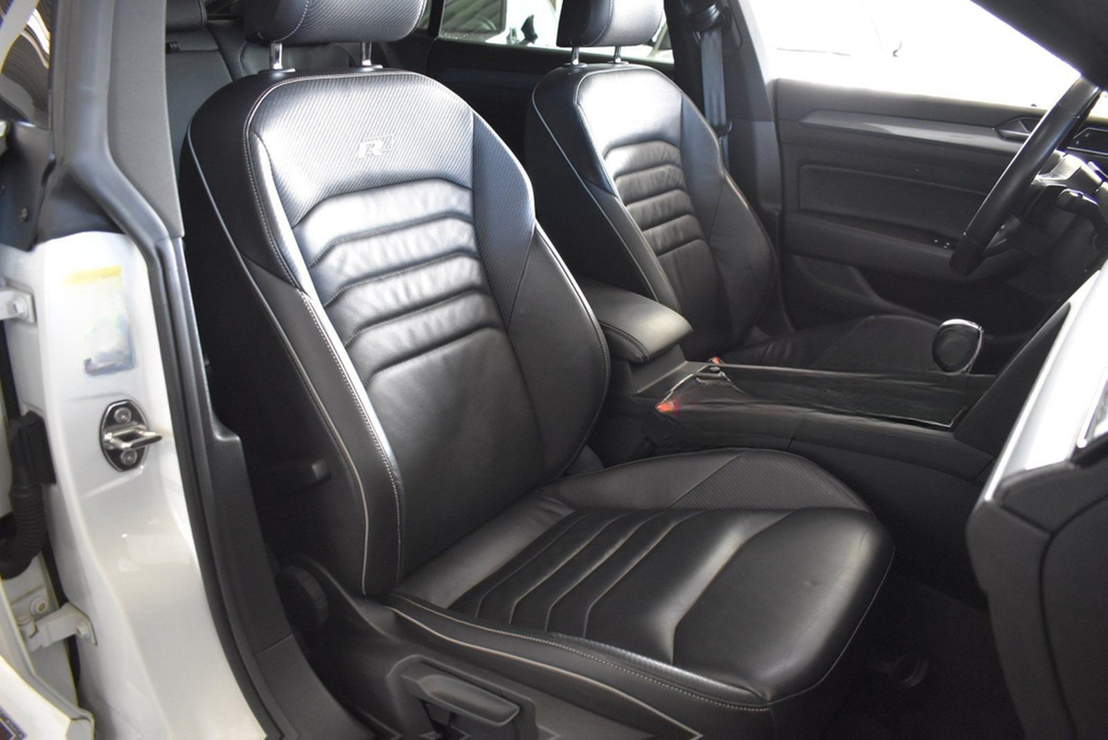 Volkswagen Arteon 2.0 TSI R-Line 4Motion Standhzg Pano foto 12